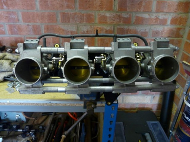 GSXR Throttle Bodies on ST170 manifold